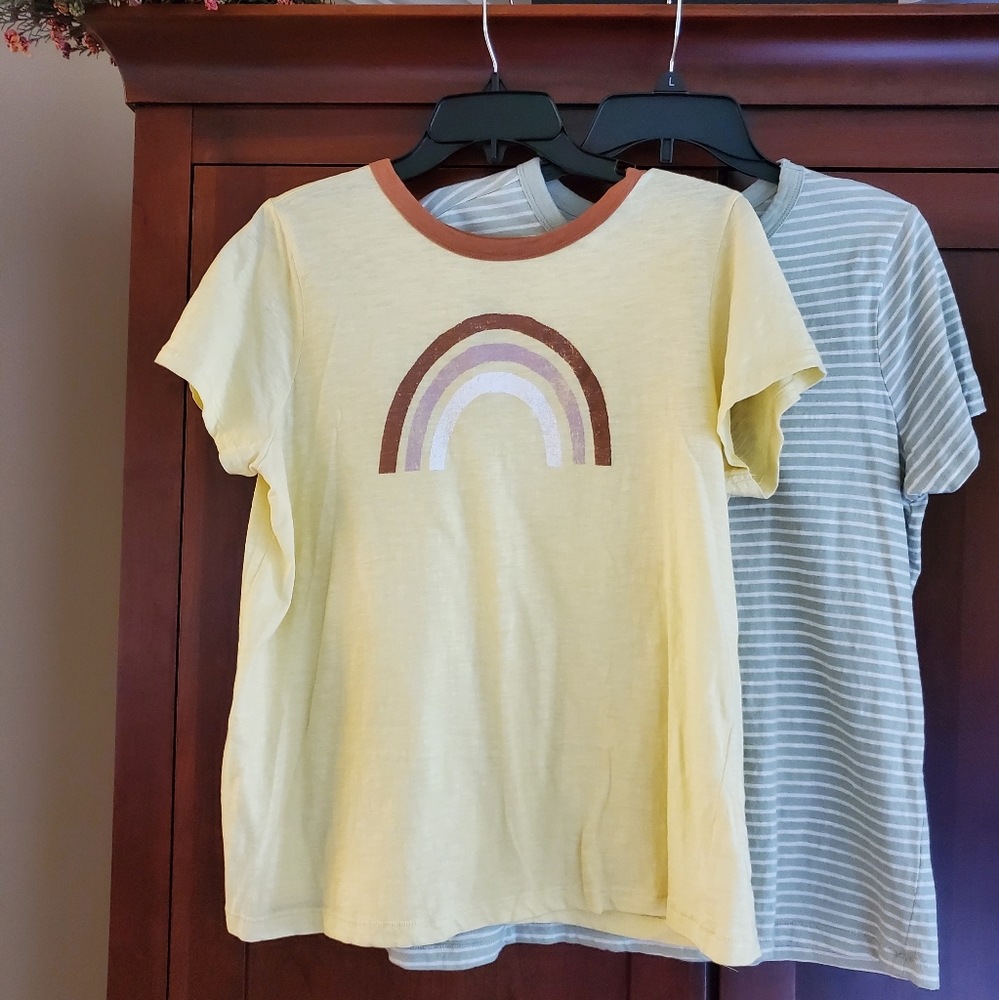 2 Like new Sonoma t-shirts